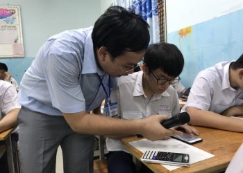 Bộ GD&ĐT không bắt buộc tất cả học sinh phải có điện thoại di động