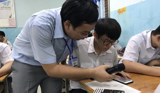 Bộ GD&ĐT không bắt buộc tất cả học sinh phải có điện thoại di động