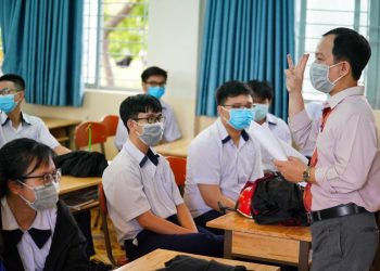 Đặc cách xét tốt nghiệp diện rộng: Bộ GD&ĐT phải hạ chuẩn?