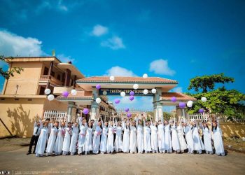 Lớp học nhà người ta: Ra trường 4 năm vẫn đều đặn họp lớp dịp Tết