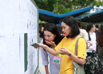 Nên chọn ngành học theo sở thích hay ngành ra trường có công việc ổn định?