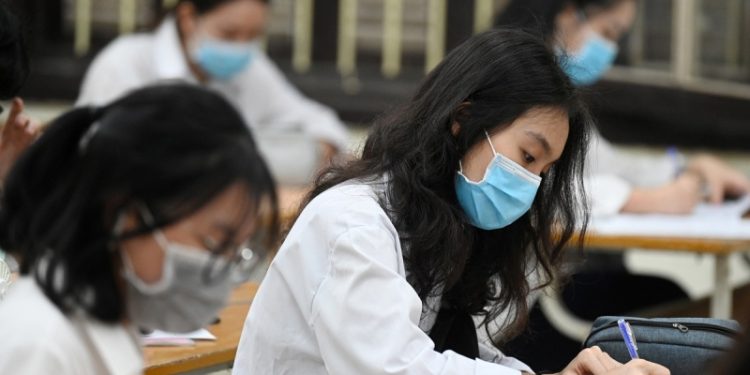 Ngăn ngừa gian lận thi từ… khẩu trang