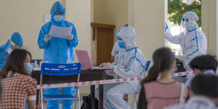 Phòng dịch Covid-19 tại điểm thi tốt nghiệp của thí sinh F1