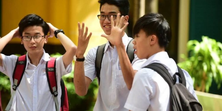 Đề thi không khó, dự kiến điểm chuẩn lớp 10 sẽ tăng cao