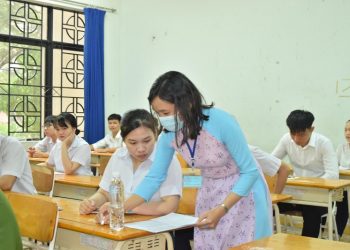 Điểm chuẩn trúng tuyển nhóm ngành “HOT” tăng mạnh