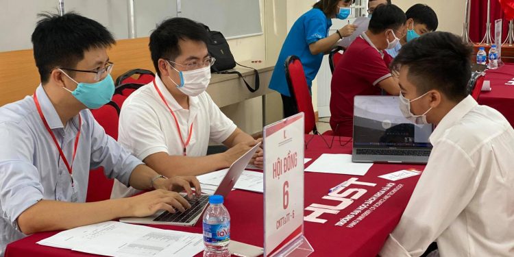 Hơn 500 thí sinh tham dự phòng vấn xét tuyển thẳng tại Đại học Bách khoa